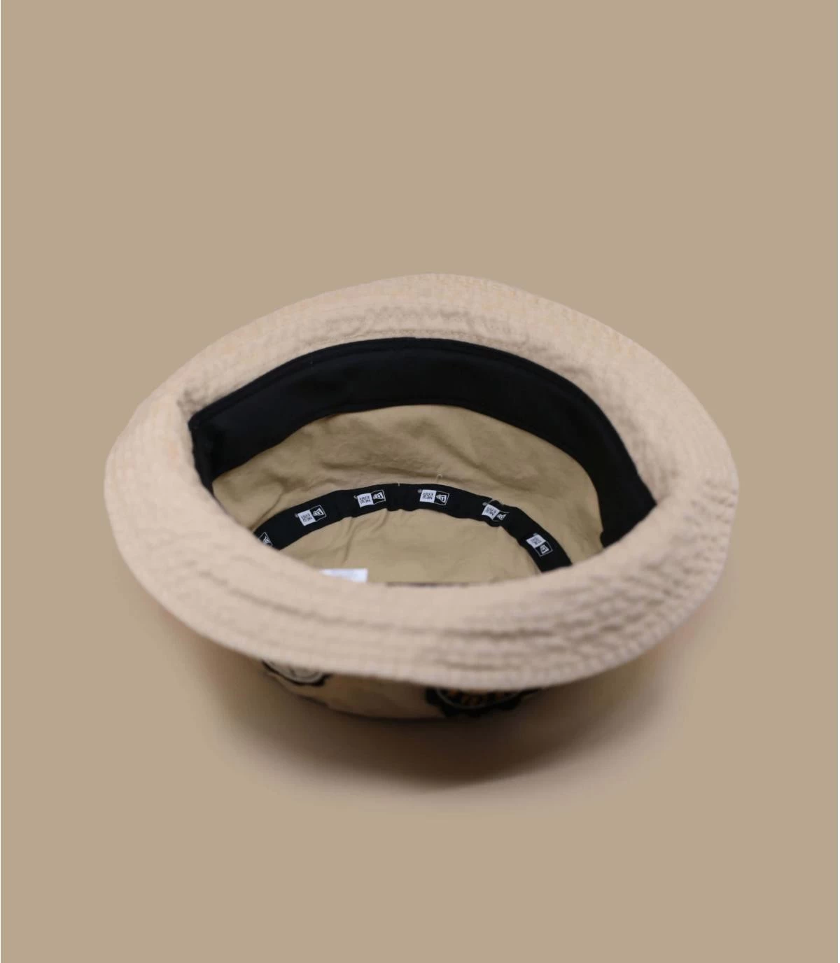 NEW ERA All Over Patch Bucket Milk 6 NEW ERA All Over Patch Bucket Milk – Image 6