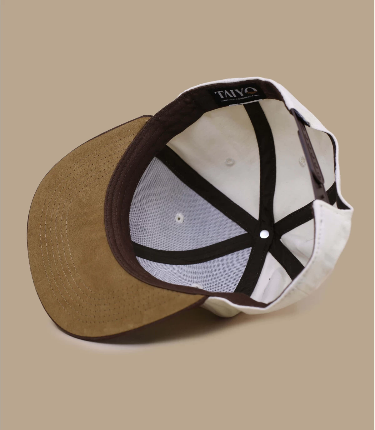 Badge Logo Snapback Beige 4 Badge Logo Snapback Beige – Image 4
