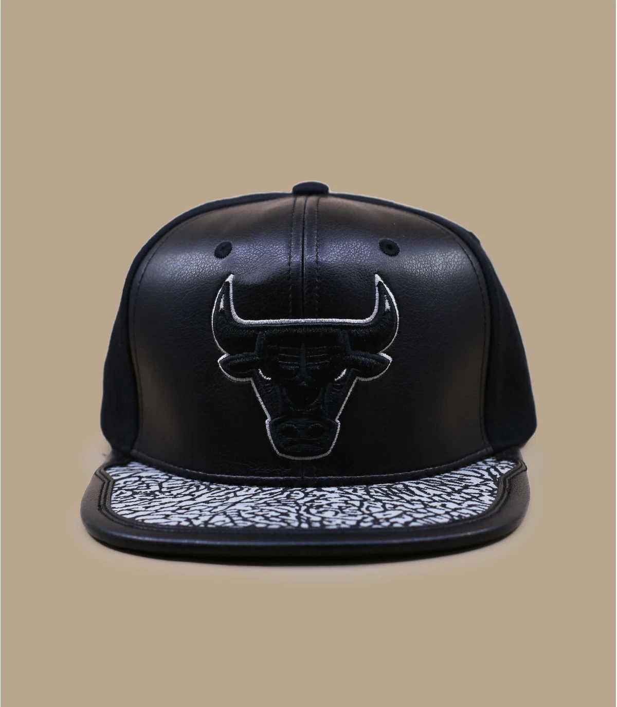 Mitchell & Ness Day One Snapback Bulls Grey Black 2 Mitchell & Ness Day One Snapback Bulls Grey Black – Image 2