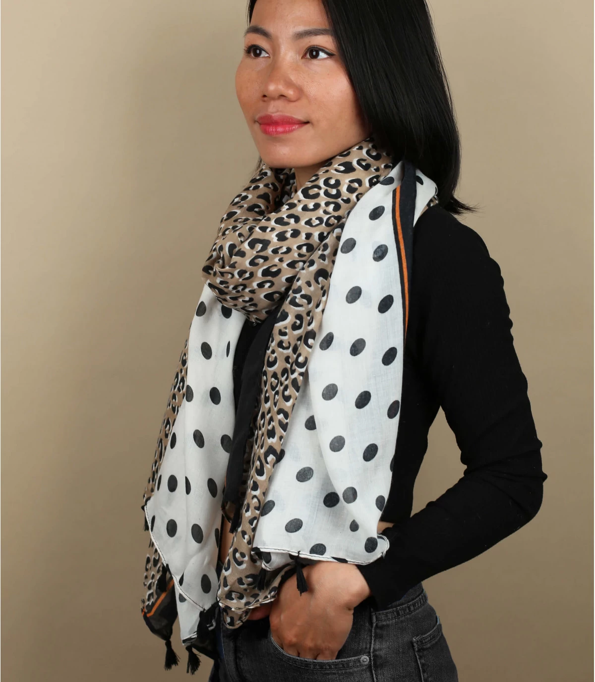 Foulard Imprimé à Pois Et Leopard 1 Foulard Imprimé à Pois Et Leopard