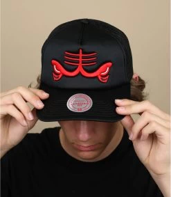 Mitchell & Ness Logo Remix Trucker Bulls