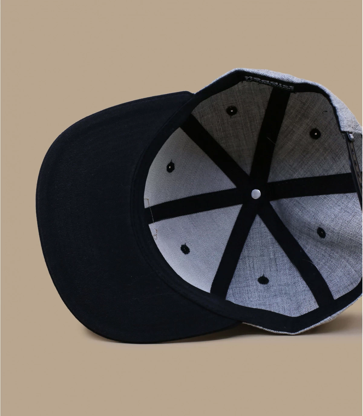 Snapback Pillow Line Grey Black 5 Snapback Pillow Line Grey Black – Image 5